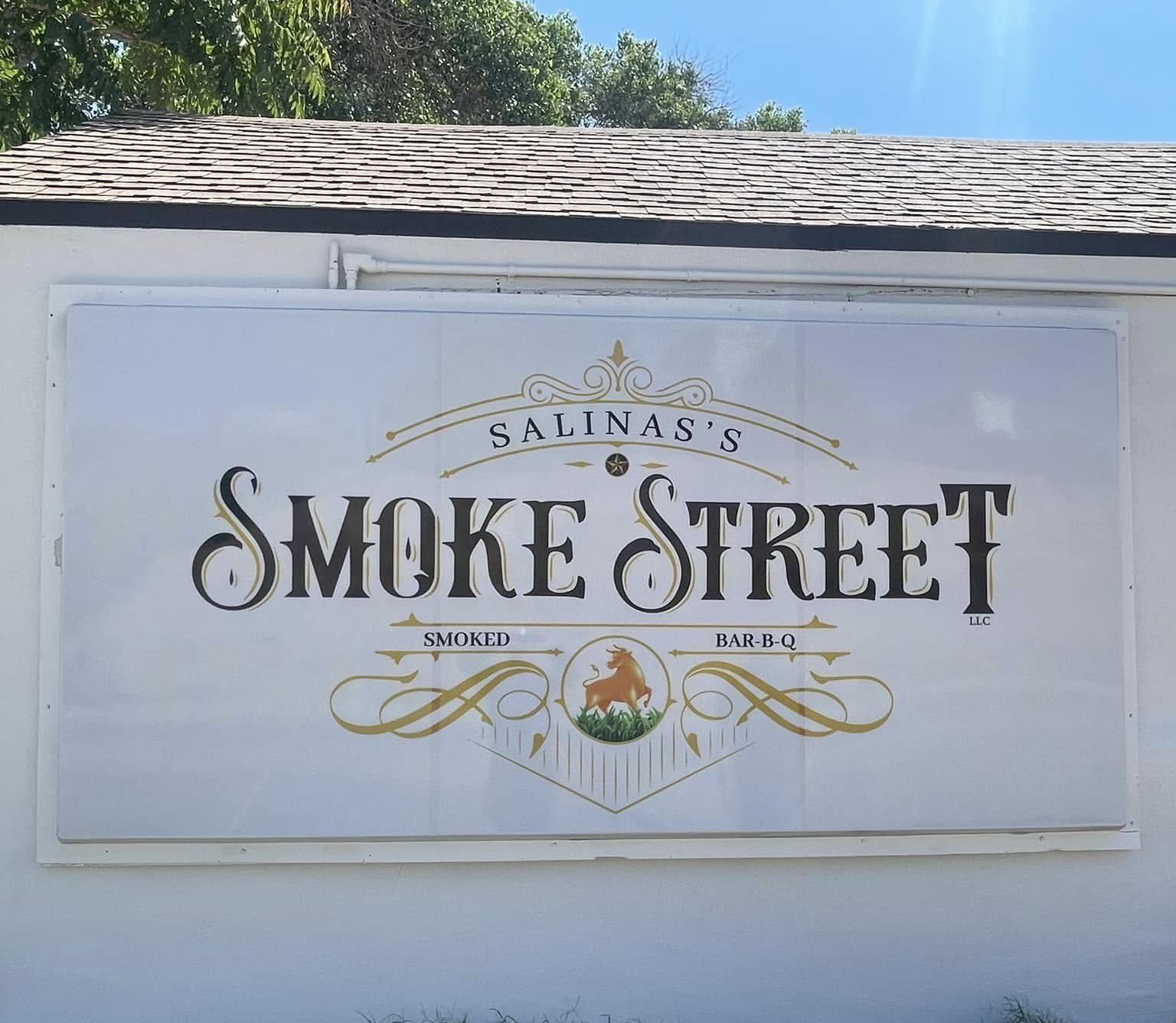 Salinas's Smoke Street — Storefront Signage by A&M Graphics