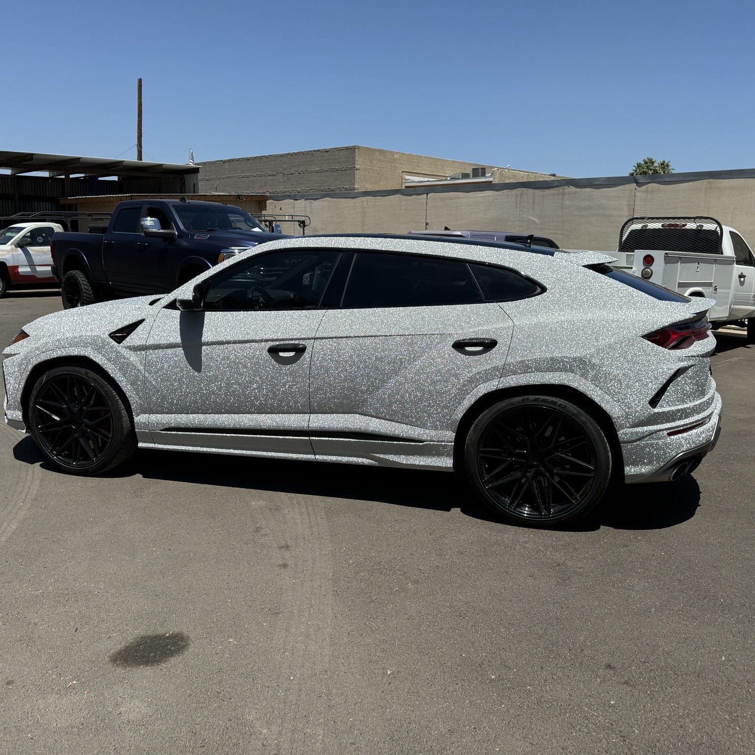 Diamond Sparkle Urus — Full Color-Change Wrap by A&M Graphics
